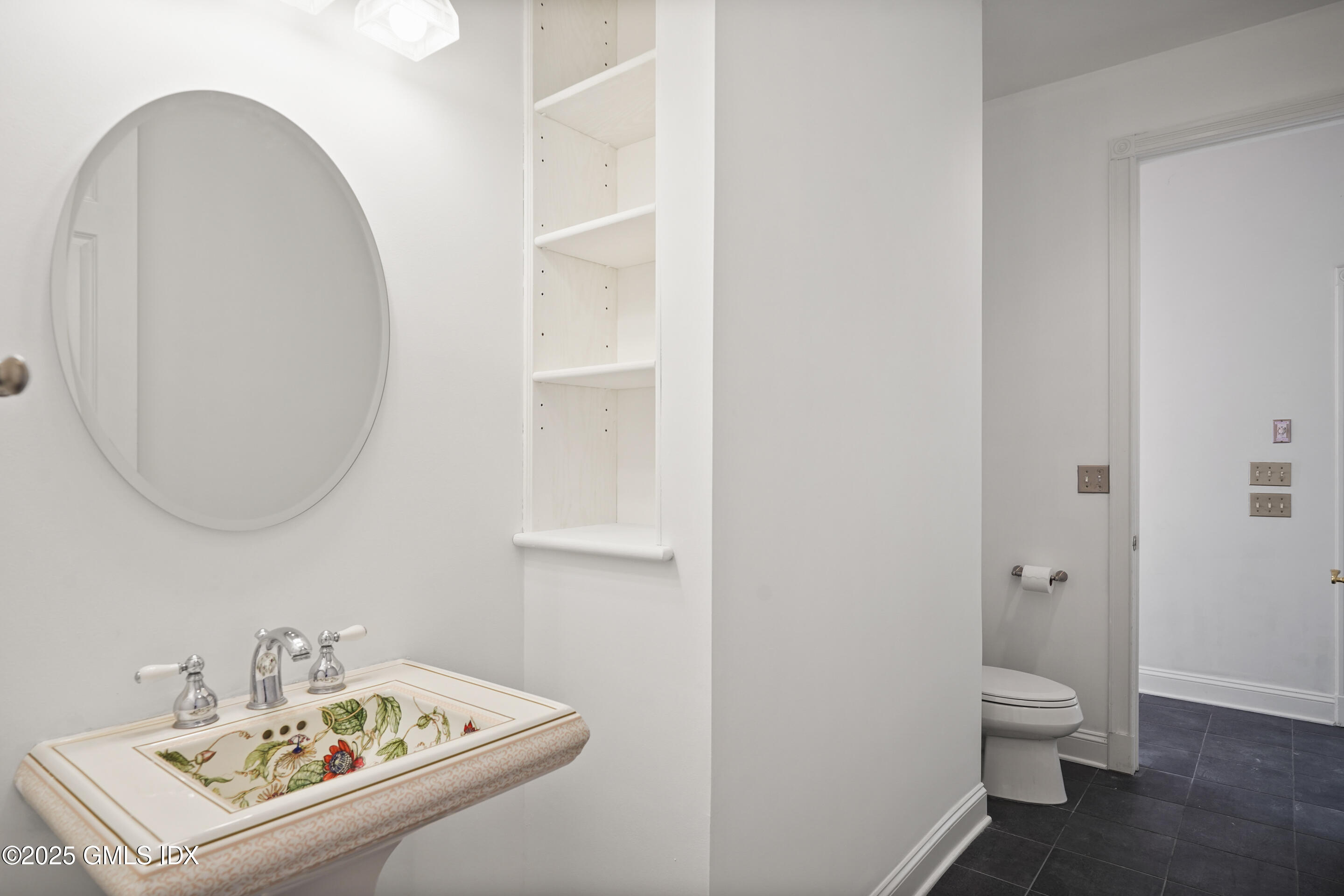 399 Stanwich Road Greenwich, CT 06830 - Photo 19 of 49 POWDER ROOM