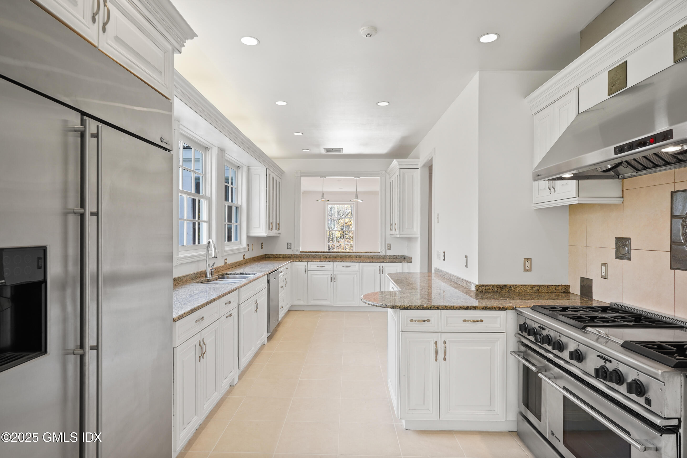 399 Stanwich Road Greenwich, CT 06830 - Photo 10 of 49 KITCHEN