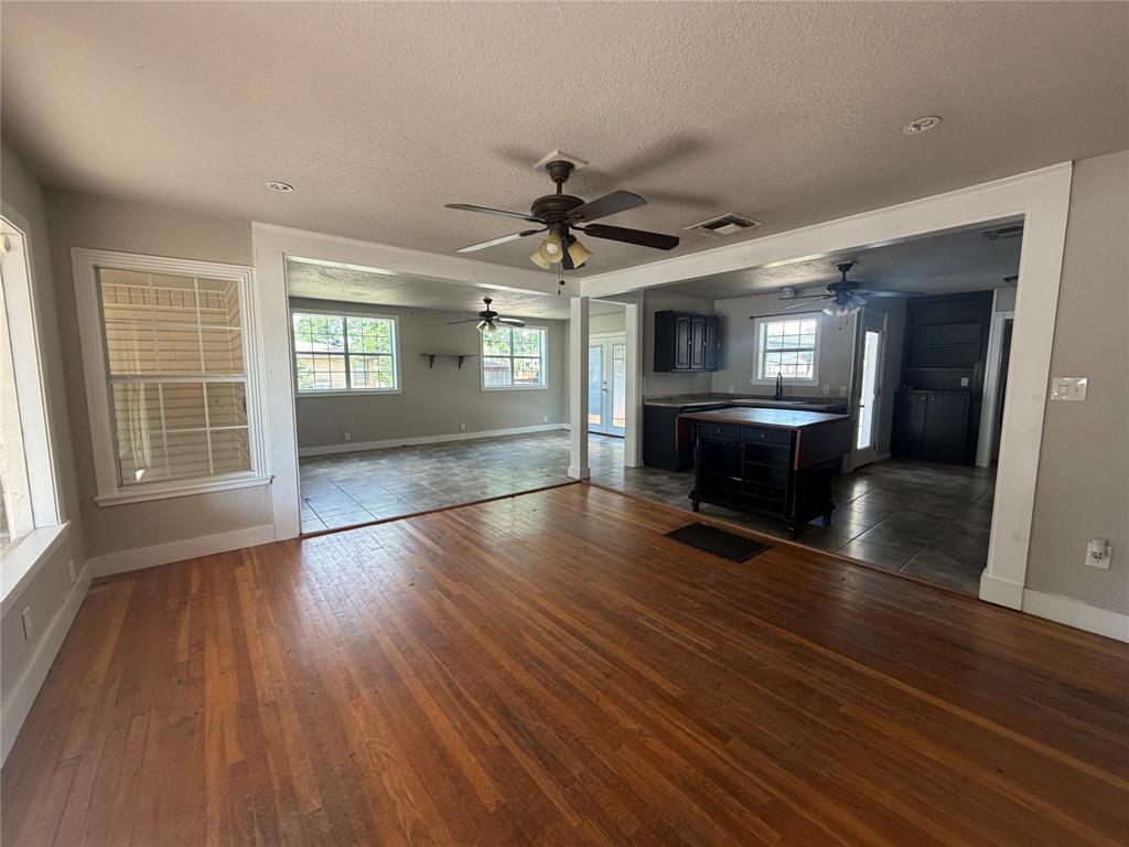 901 Ash Street Merkel, TX 79536 - Photo 7 of 16 Living Room