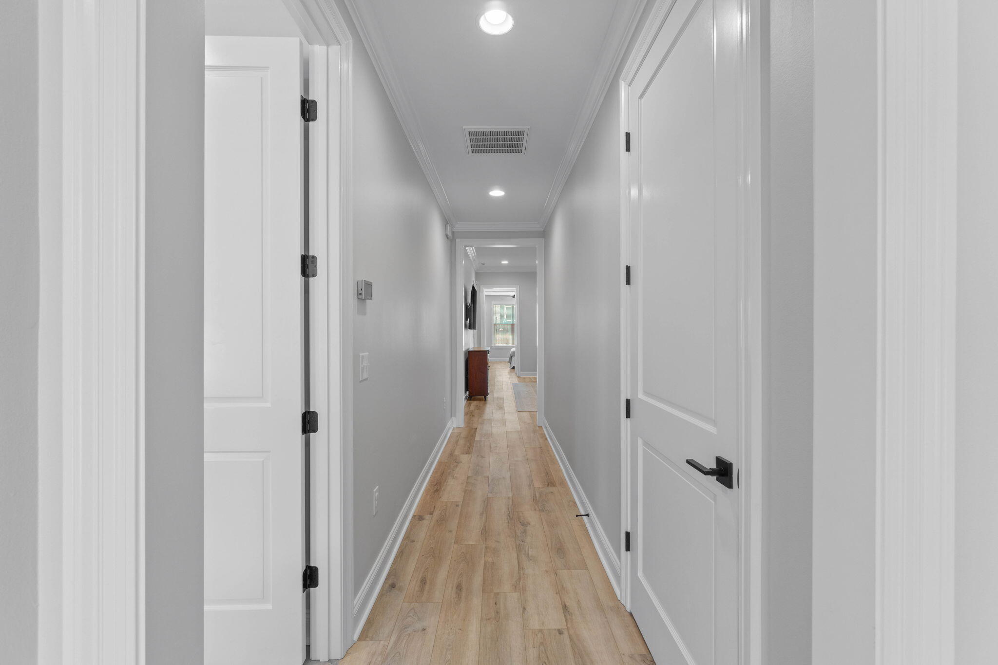 151 Raiders Trail Valparaiso, FL 32580 - Photo 5 of 32 Entryway