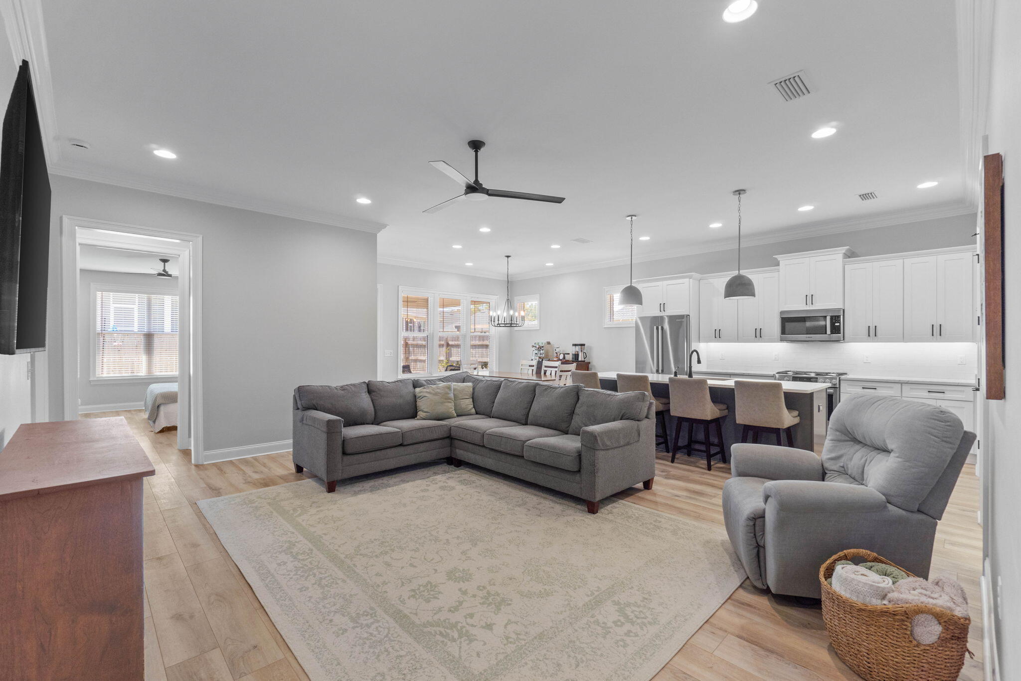 151 Raiders Trail Valparaiso, FL 32580 - Photo 6 of 32 Living Room