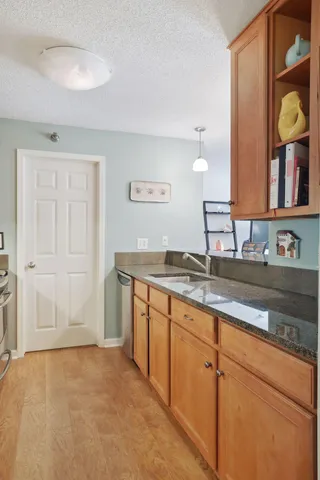 $190,000 | 5998 Chasewood Parkway, Unit 1, Minnetonka, MN 55343