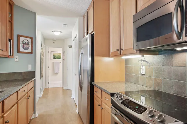 $190,000 | 5998 Chasewood Parkway, Unit 1, Minnetonka, MN 55343