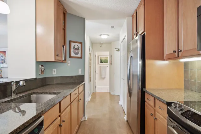 $190,000 | 5998 Chasewood Parkway, Unit 1, Minnetonka, MN 55343