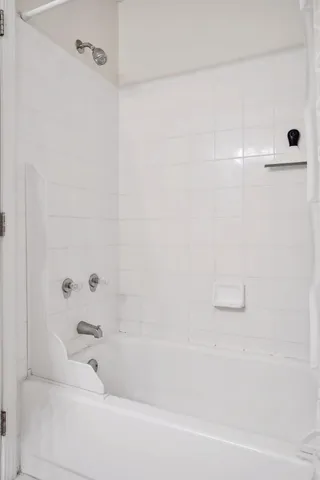 $190,000 | 5998 Chasewood Parkway, Unit 1, Minnetonka, MN 55343