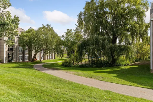 $190,000 | 5998 Chasewood Parkway, Unit 1, Minnetonka, MN 55343