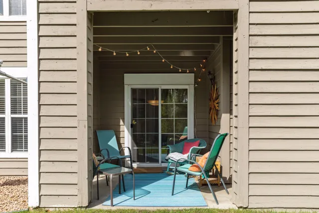 $190,000 | 5998 Chasewood Parkway, Unit 1, Minnetonka, MN 55343