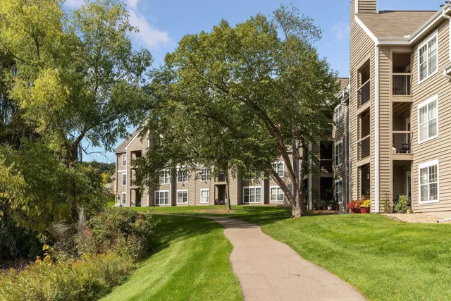 $190,000 | 5998 Chasewood Parkway, Unit 1, Minnetonka, MN 55343