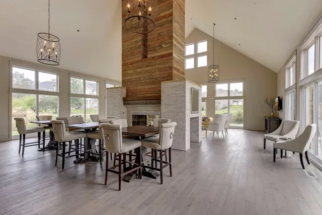 $190,000 | 5998 Chasewood Parkway, Unit 1, Minnetonka, MN 55343