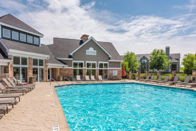 $190,000 | 5998 Chasewood Parkway, Unit 1, Minnetonka, MN 55343