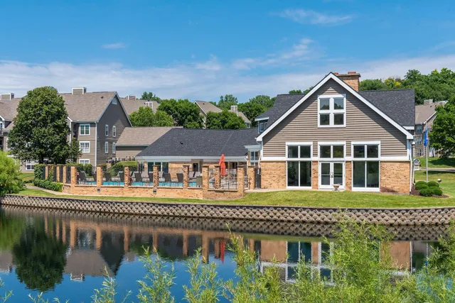 $190,000 | 5998 Chasewood Parkway, Unit 1, Minnetonka, MN 55343