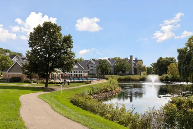 $190,000 | 5998 Chasewood Parkway, Unit 1, Minnetonka, MN 55343