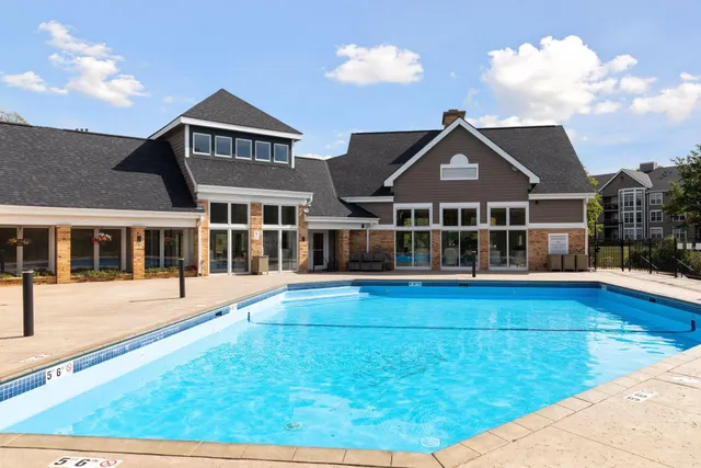 $190,000 | 5998 Chasewood Parkway, Unit 1, Minnetonka, MN 55343