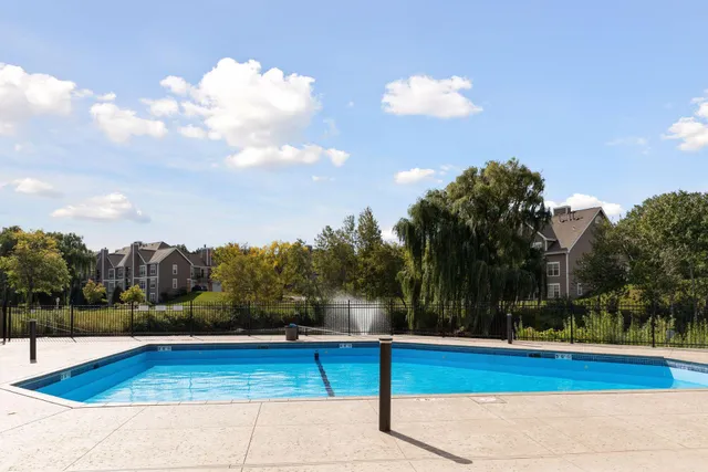 $190,000 | 5998 Chasewood Parkway, Unit 1, Minnetonka, MN 55343