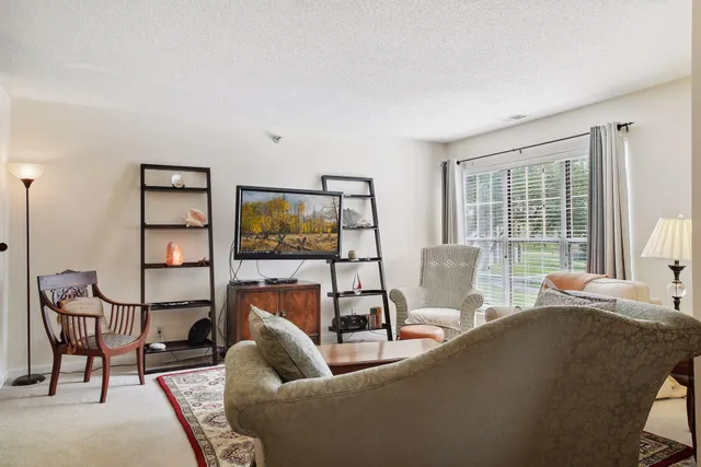 $190,000 | 5998 Chasewood Parkway, Unit 1, Minnetonka, MN 55343