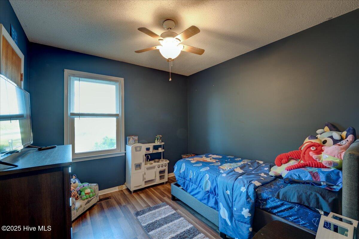 707 Clermont Road New Bern, NC 28560 - Photo 22 of 34 Bedroom 2
