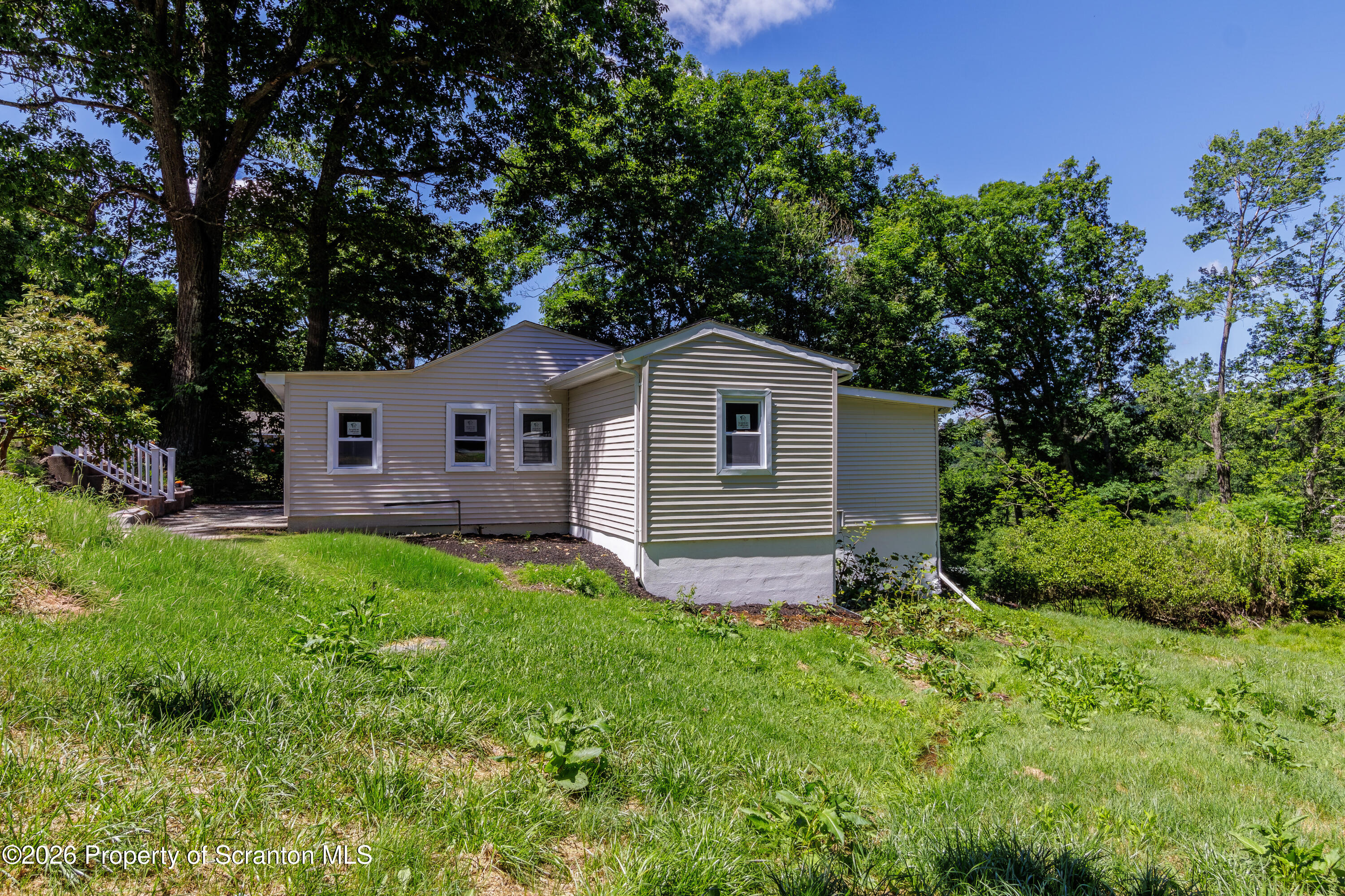 2 Washington Street Dallas, PA 18612 - Photo 5 of 20 davids house _1--19