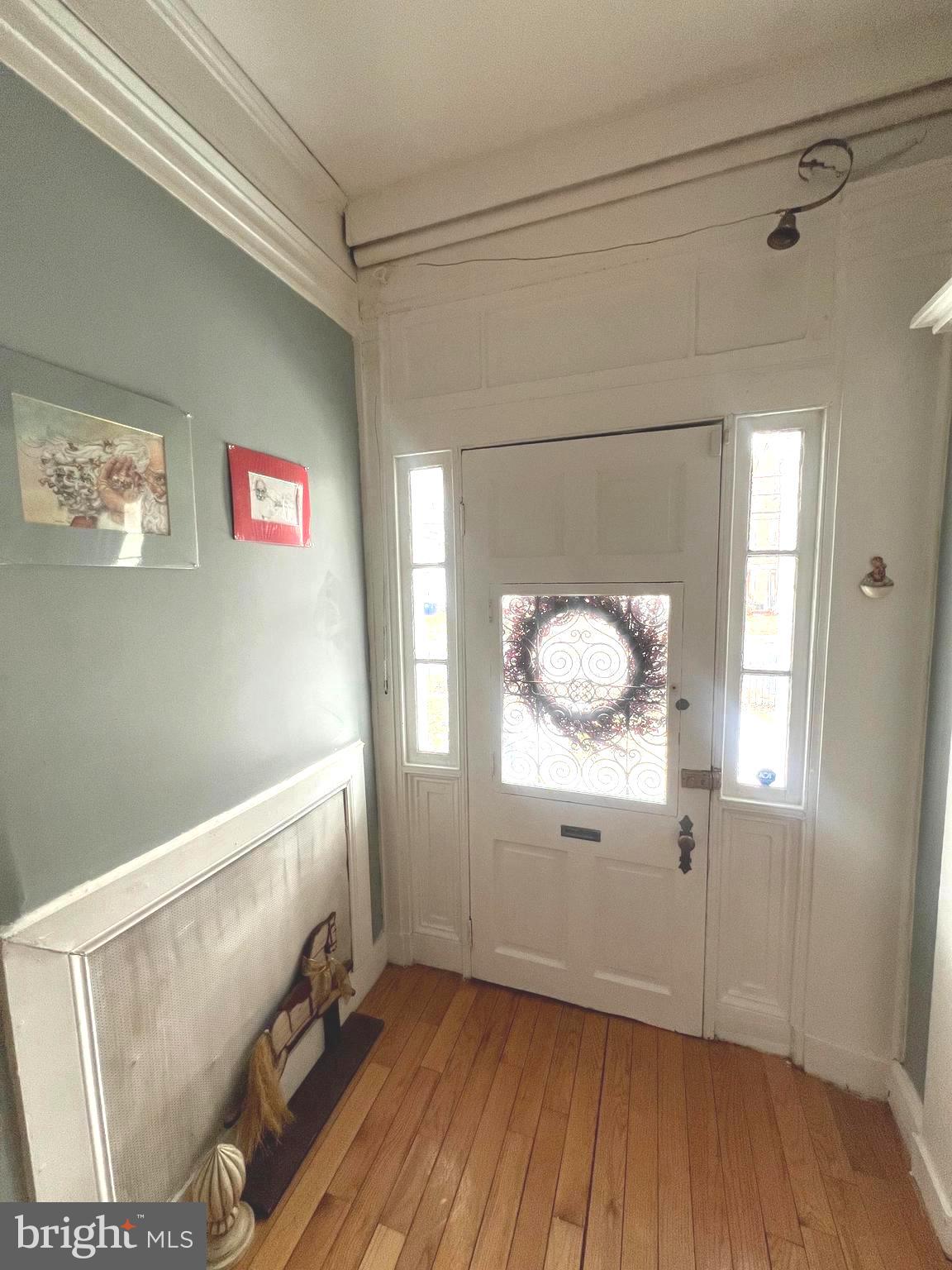 44 Warren Street Beverly, NJ 08010 - Photo 16 of 36 Foyer, front door