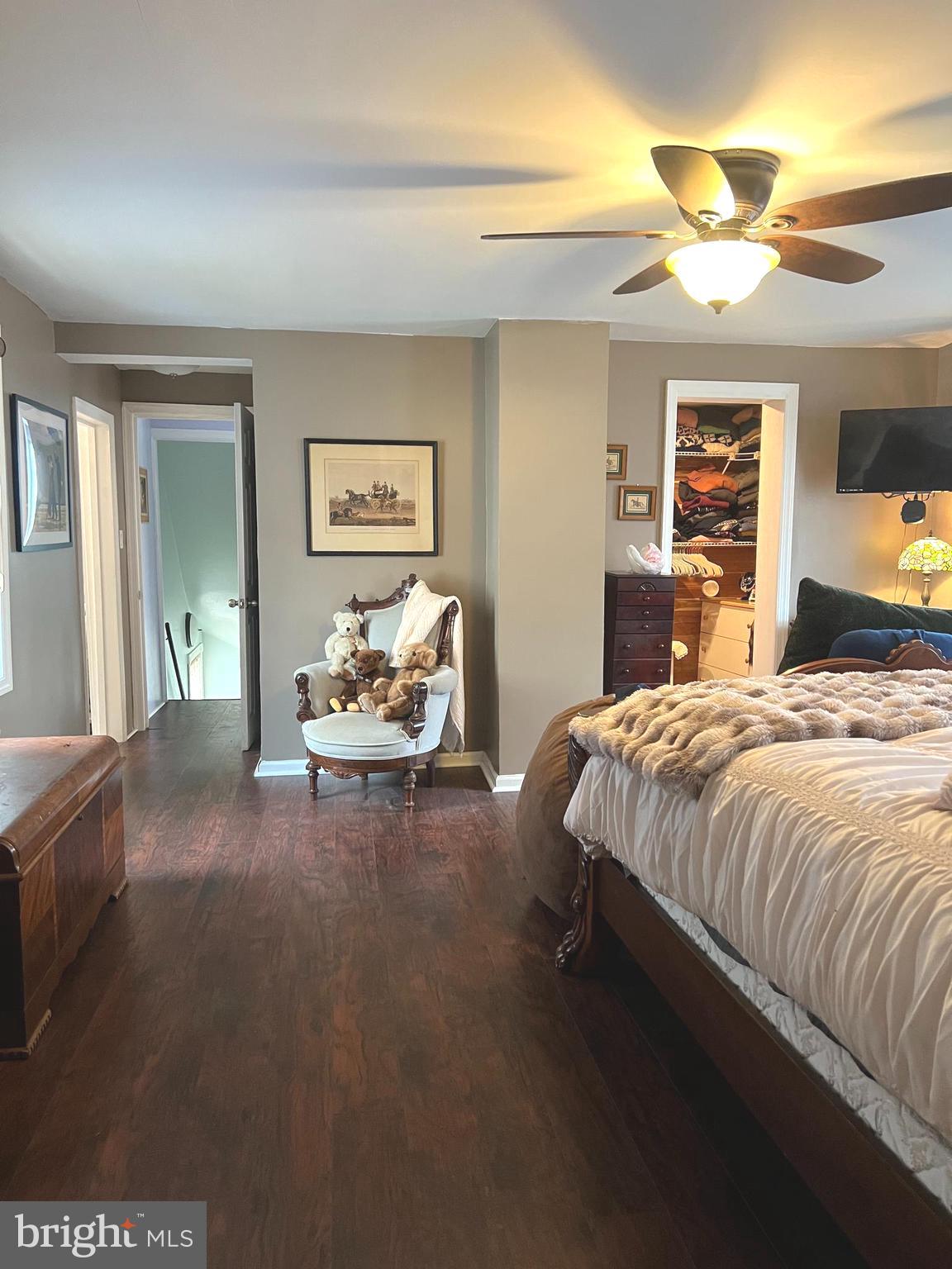 44 Warren Street Beverly, NJ 08010 - Photo 25 of 36 Main BR w/cedar closet