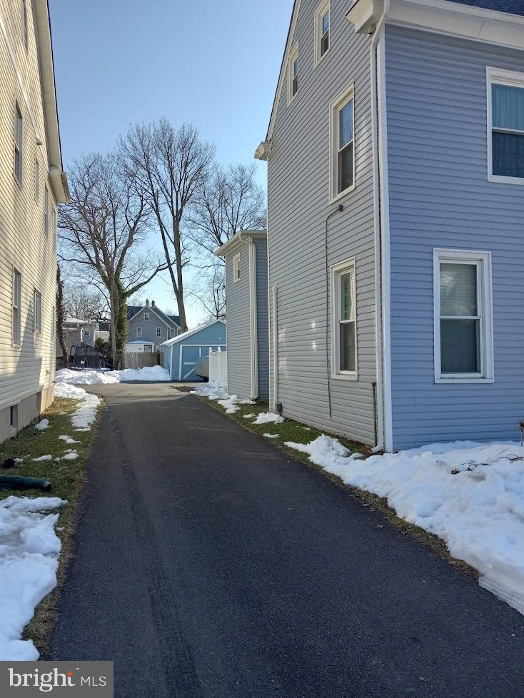 44 Warren Street Beverly, NJ 08010 - Photo 3 of 36 Driveway view