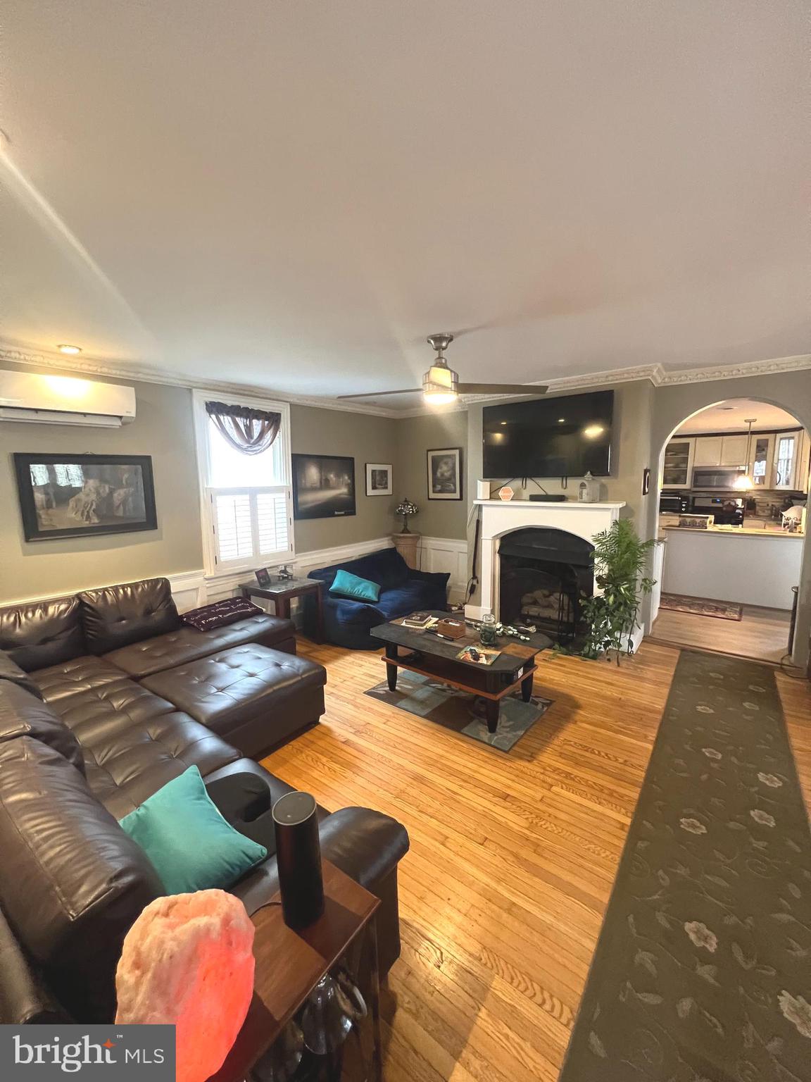 44 Warren Street Beverly, NJ 08010 - Photo 8 of 36 Family room/fireplace