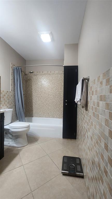 2270 Northeast 68th Street, Unit 1903 Fort Lauderdale, FL 33308 - Photo 7 of 7 a bathroom with a sink and a shower