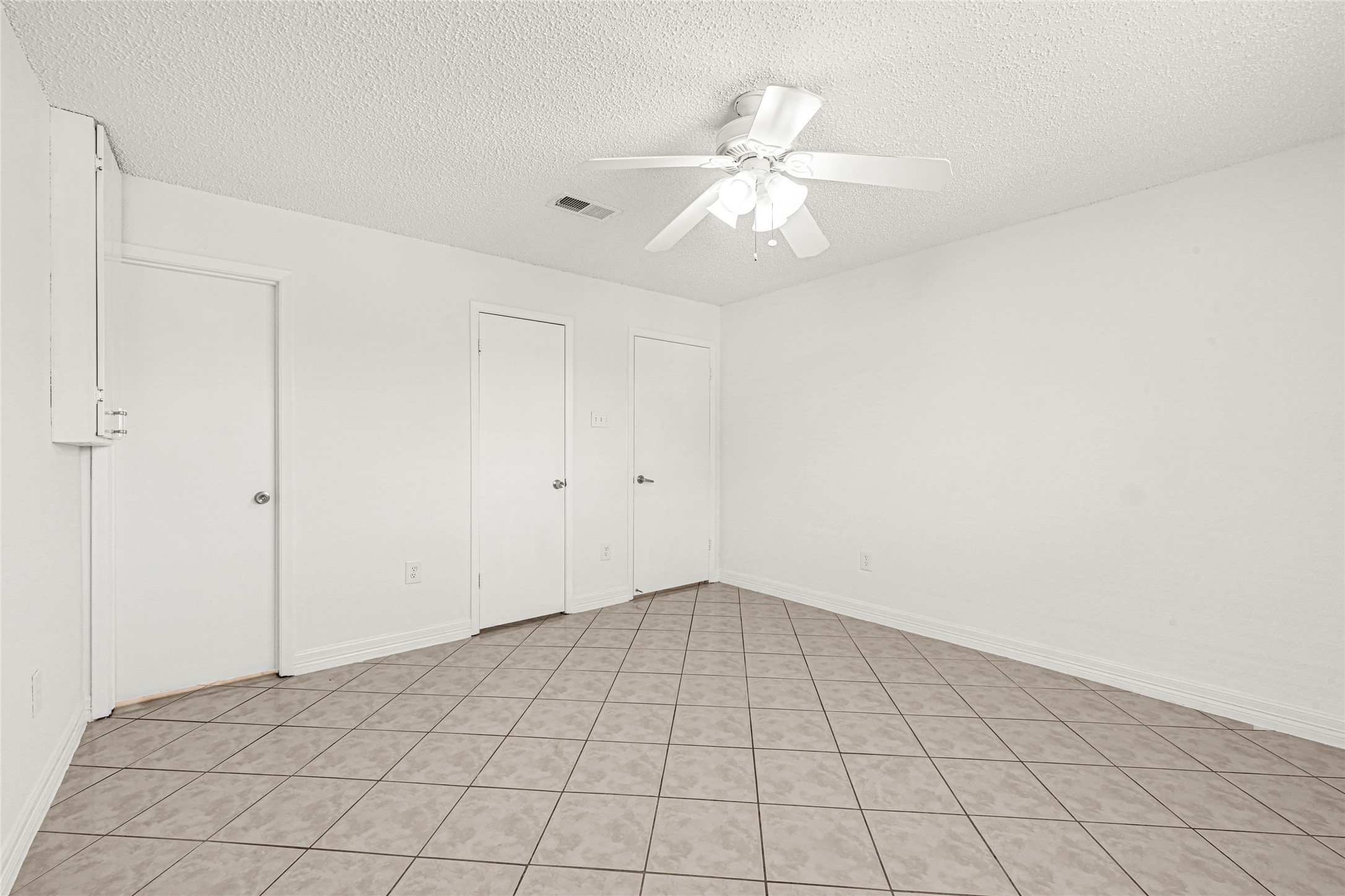 9208 Carousel Lane Houston, TX 77080 - Photo 11 of 31 a view of an empty room