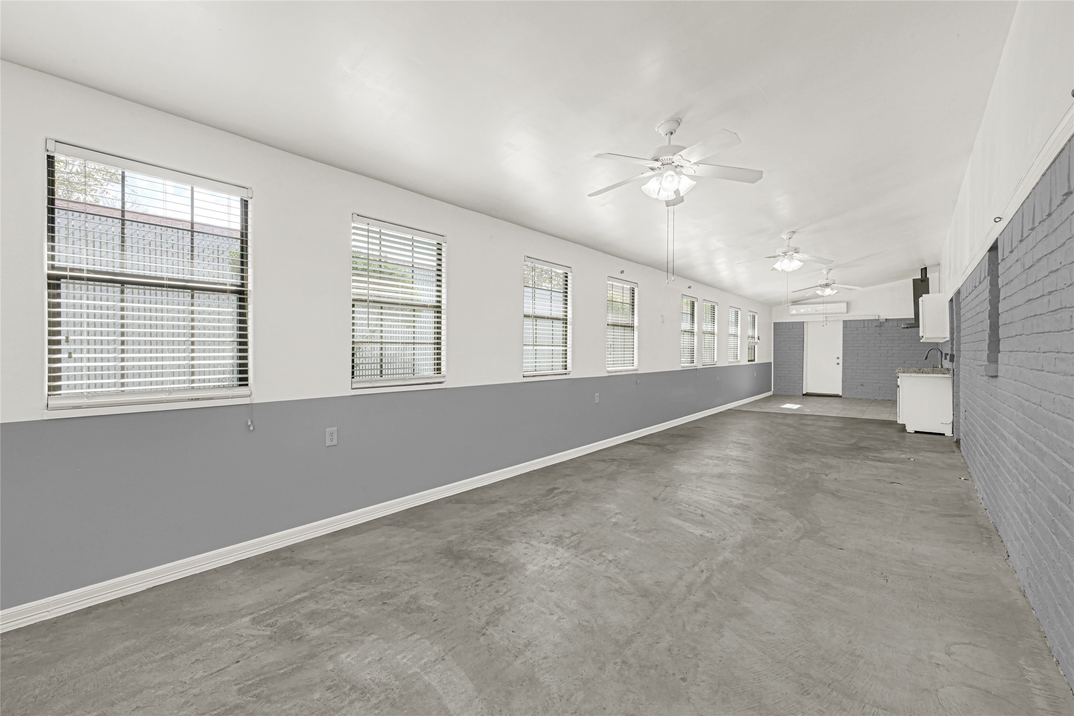 9208 Carousel Lane Houston, TX 77080 - Photo 7 of 31