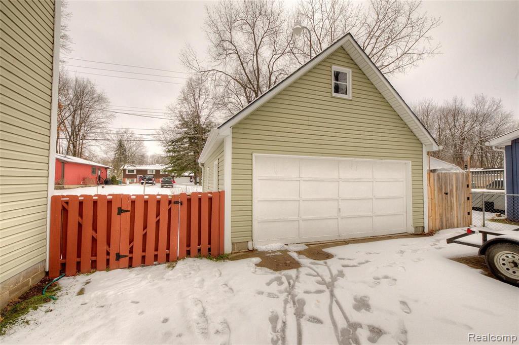 1374 Butler Boulevard Howell, MI 48843 - Photo 37 of 41
