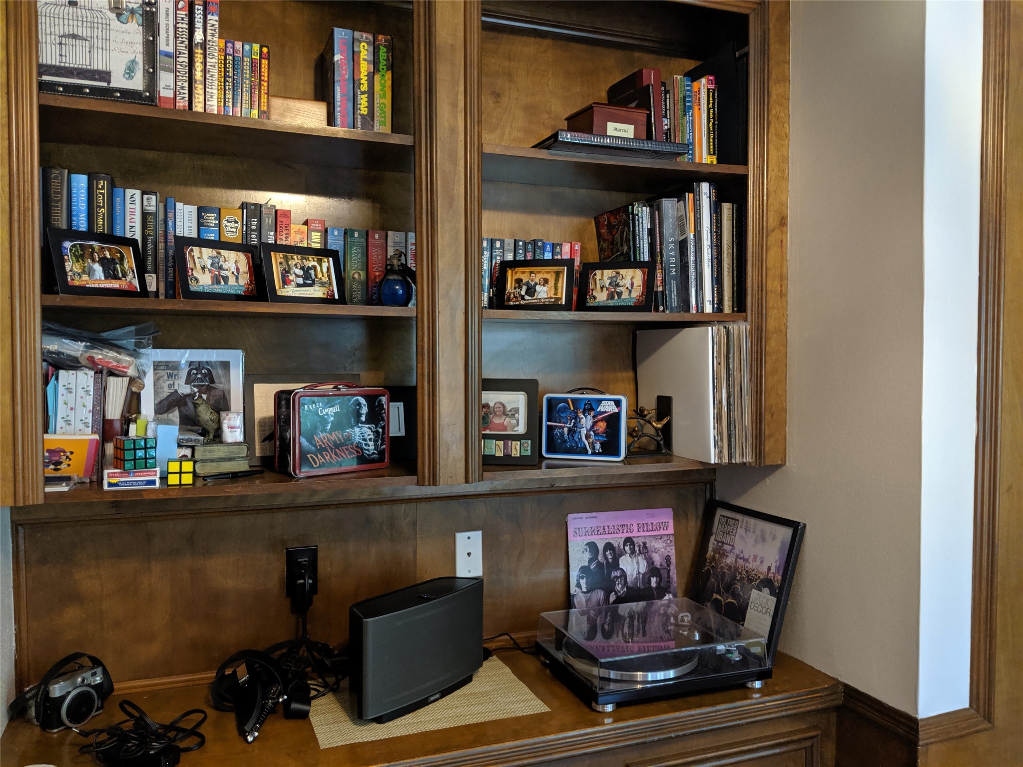 14834 La Rana Drive Houston, TX 77083 - Photo 4 of 14 a living room with furniture and a book shelf