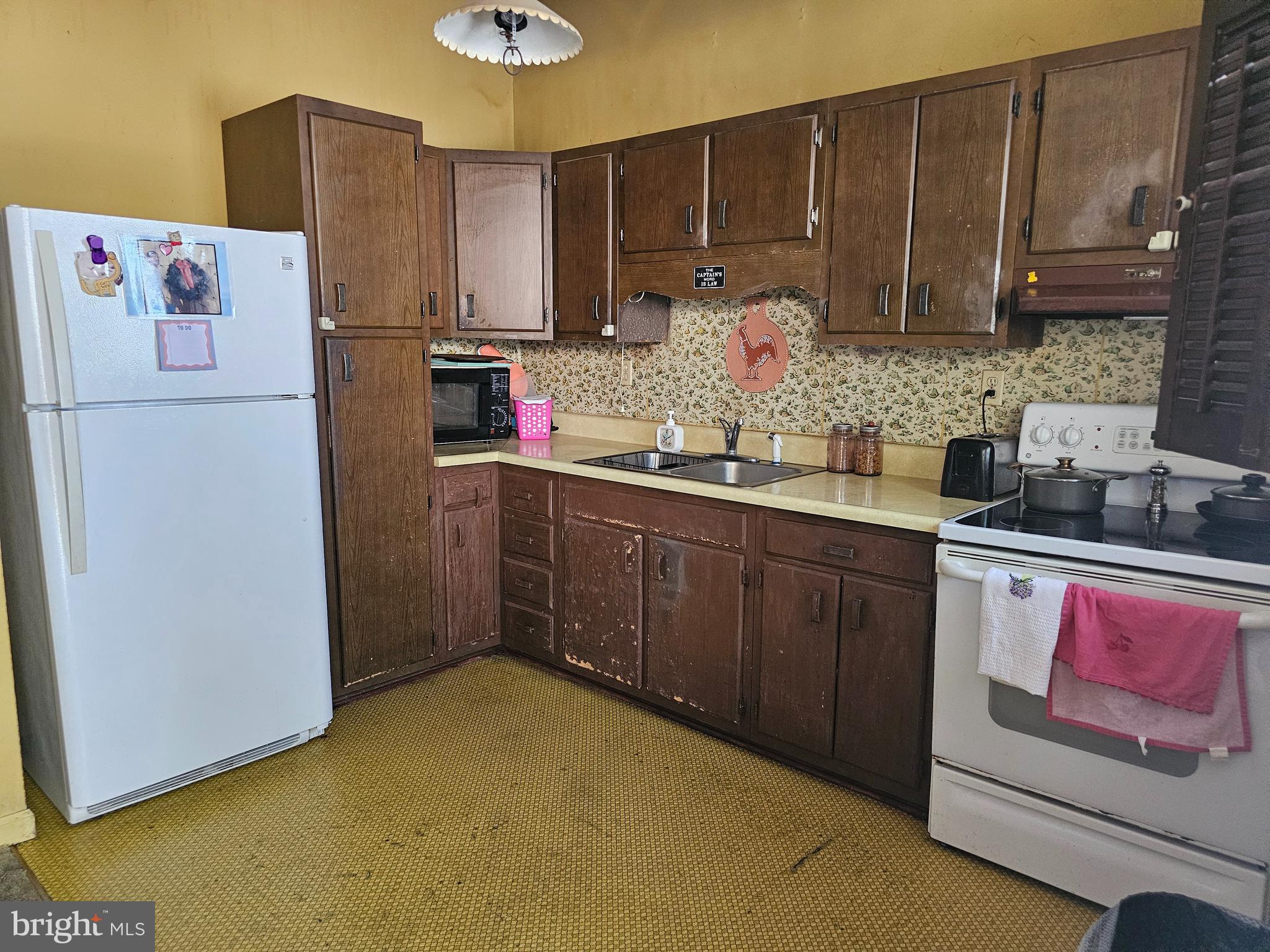 31 6th Street Colonial Beach, VA 22443 - Photo 5 of 17 Kitchen