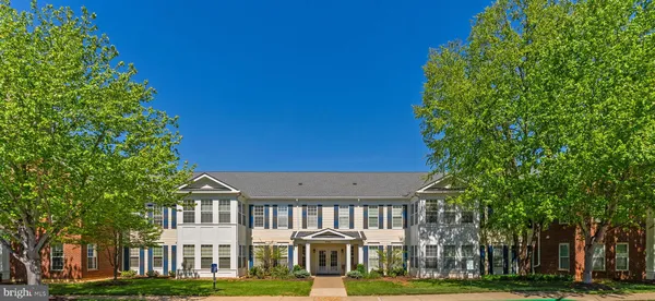 $440,000 | 6704 Holly Farm Lane, Unit 112, Warrenton, VA 20187