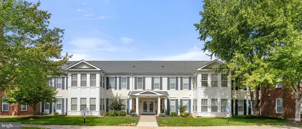 $440,000 | 6704 Holly Farm Lane, Unit 112, Warrenton, VA 20187