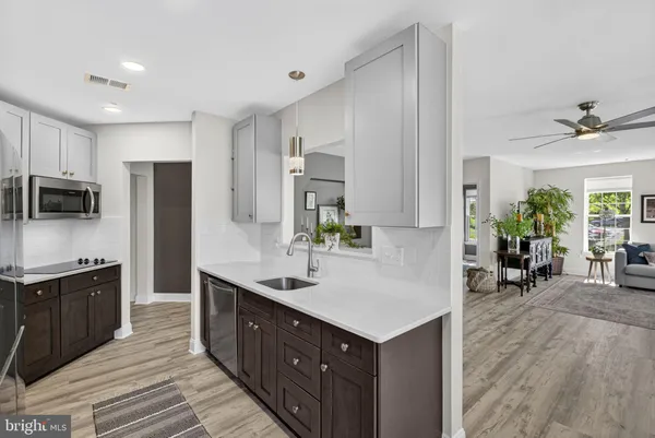 $440,000 | 6704 Holly Farm Lane, Unit 112, Warrenton, VA 20187