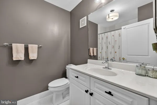 $440,000 | 6704 Holly Farm Lane, Unit 112, Warrenton, VA 20187