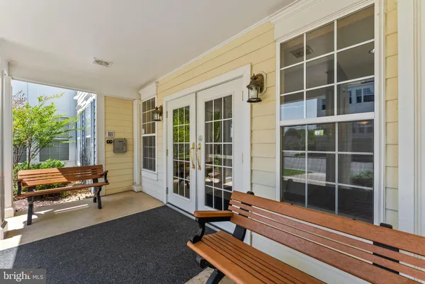 $440,000 | 6704 Holly Farm Lane, Unit 112, Warrenton, VA 20187
