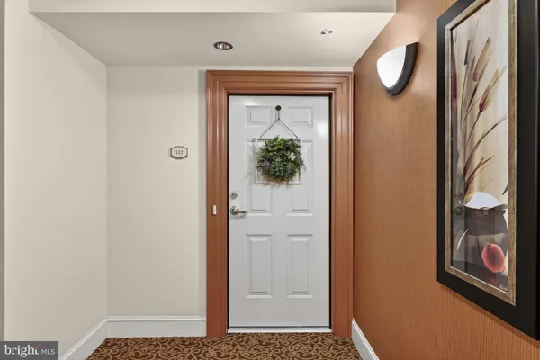 $440,000 | 6704 Holly Farm Lane, Unit 112, Warrenton, VA 20187