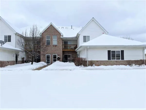 $2,795 | 4737 South Hunter Lane, New Berlin, WI 53151