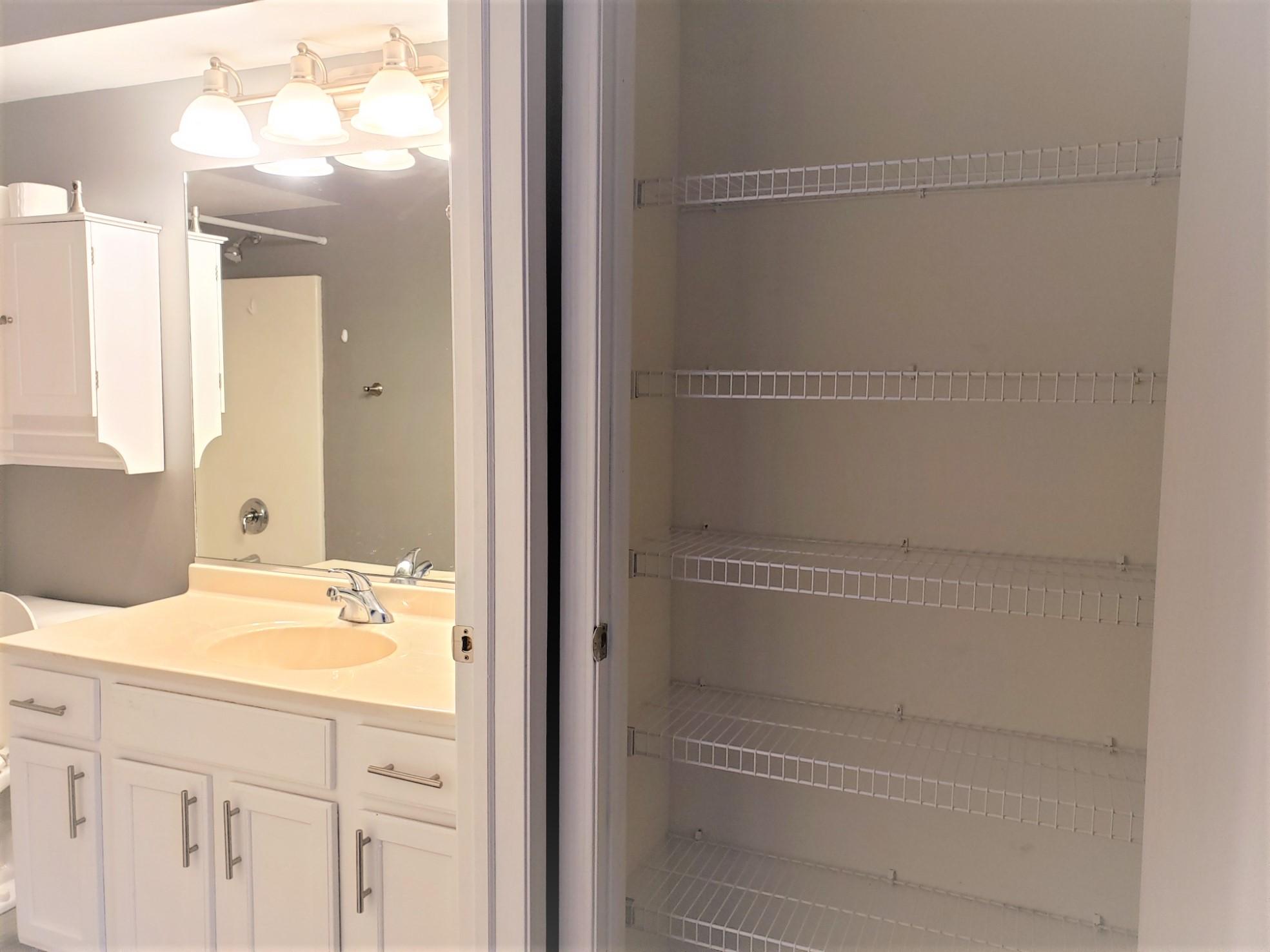 4737 South Hunter Lane New Berlin, WI 53151 - Photo 9 of 17 Master bath with linnen closet