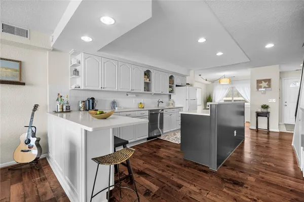 $299,900 | 351 Bay Village Drive, Irondequoit, NY 14609