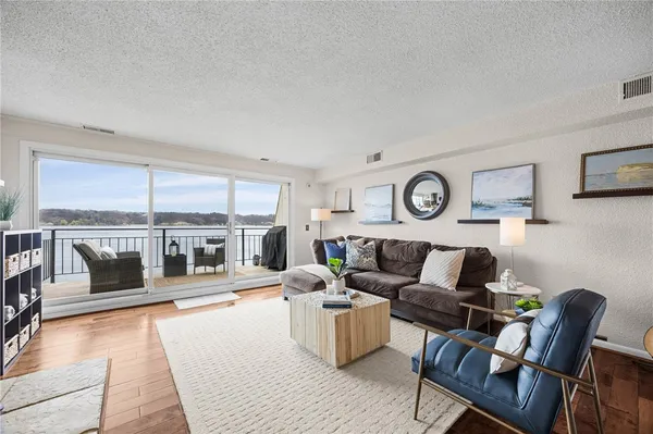 $299,900 | 351 Bay Village Drive, Irondequoit, NY 14609