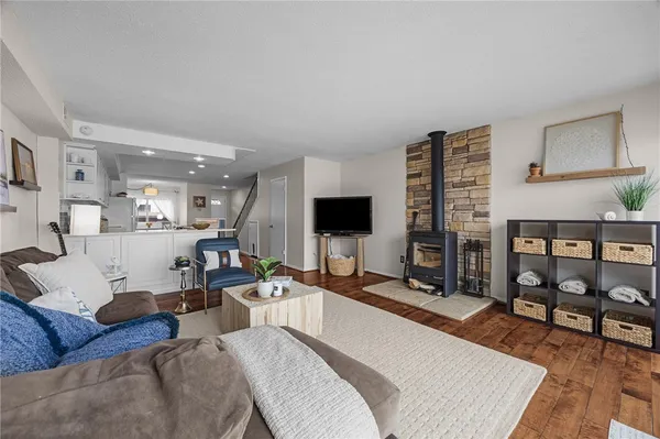 $299,900 | 351 Bay Village Drive, Irondequoit, NY 14609