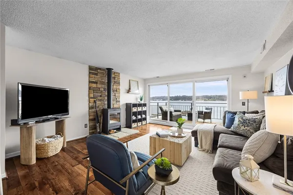 $299,900 | 351 Bay Village Drive, Irondequoit, NY 14609