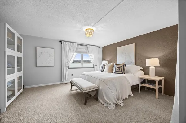 $299,900 | 351 Bay Village Drive, Irondequoit, NY 14609