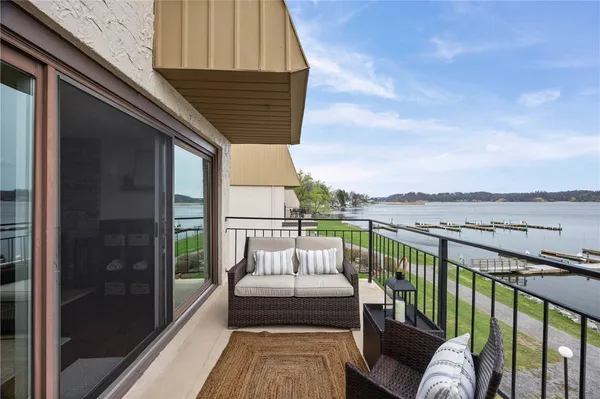 $299,900 | 351 Bay Village Drive, Irondequoit, NY 14609