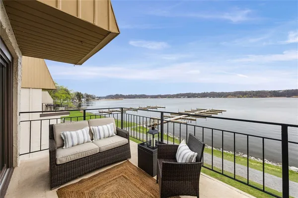 $299,900 | 351 Bay Village Drive, Irondequoit, NY 14609