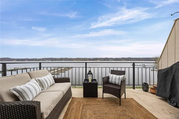 $299,900 | 351 Bay Village Drive, Irondequoit, NY 14609