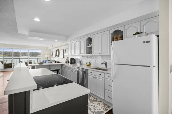 $299,900 | 351 Bay Village Drive, Irondequoit, NY 14609