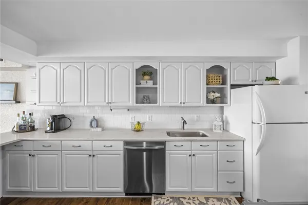 $299,900 | 351 Bay Village Drive, Irondequoit, NY 14609