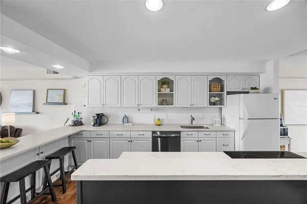 $299,900 | 351 Bay Village Drive, Irondequoit, NY 14609